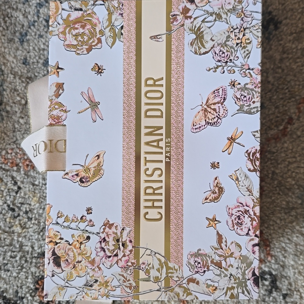 2025 Christian Dior Parfums Floral Pouch Set! - Picture 15 of 15